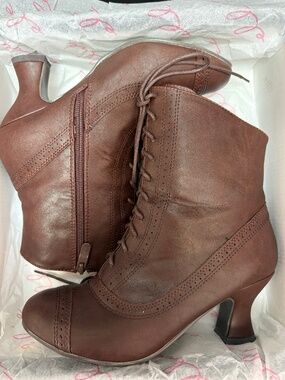 Brown Victorian Lace-Up Ankle Boots Size 8 – 2.5” Heel